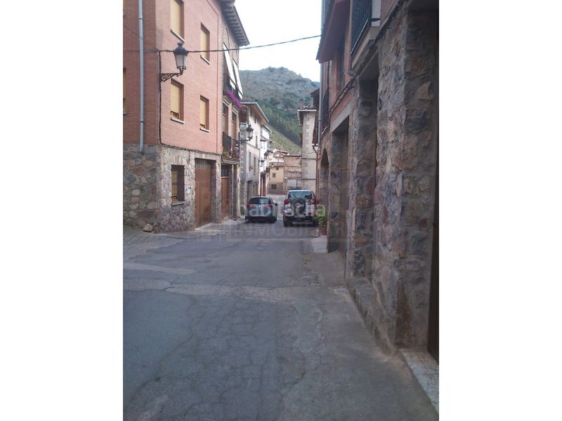 Foto b04f186f-9833-47f2-a94d-83e6a43d0cb9. Casa amb aparcament a Anguiano