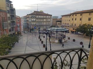 Etagenwohnung  Calle esteban de agreda. Piso de 125m2 y trastero de 50m2 en la plaza de la paz para entr