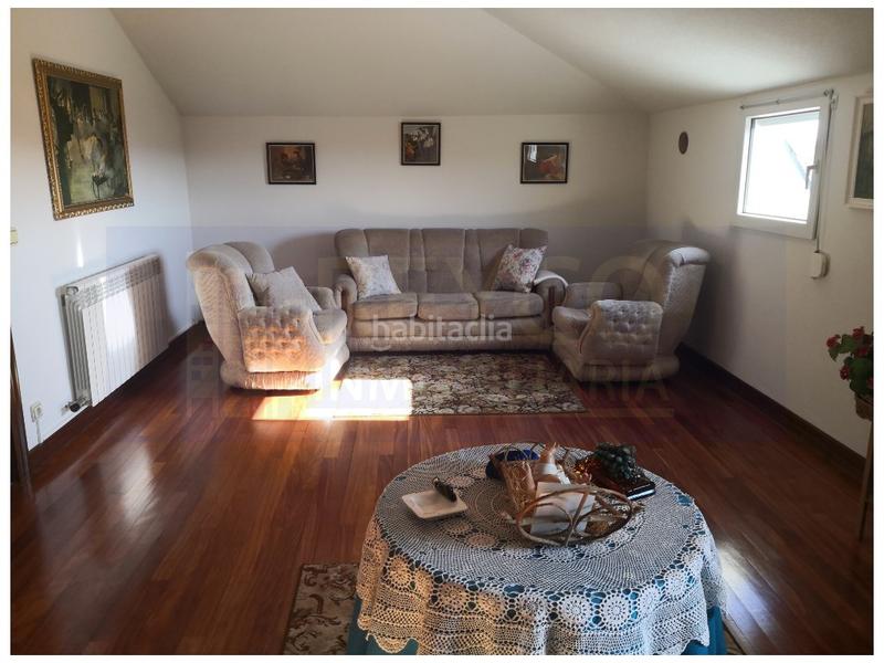 Foto 1667f8f6-7062-41e0-995a-820e6fc67152. Reihenhaus mit parking pool in Haro