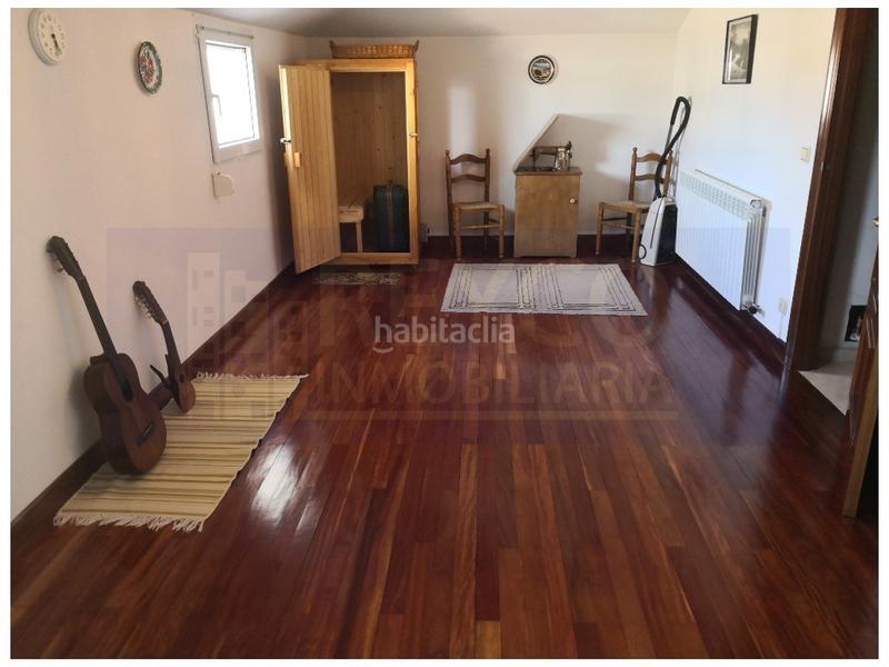 Foto 3cf9ae8d-fe5e-4a82-b04f-14819c7e45ad. Reihenhaus mit parking pool in Haro