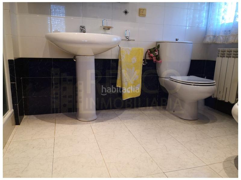 Foto 3d47fa43-a771-4c33-9bb1-4c7dffea2da6. Reihenhaus mit parking pool in Haro