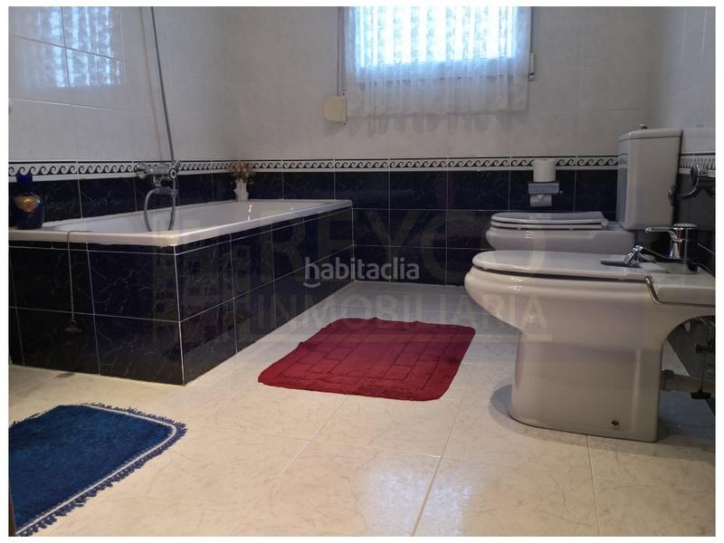 Foto 52115544-33a1-4bcc-8487-e2daac51ae7b. Reihenhaus mit parking pool in Haro