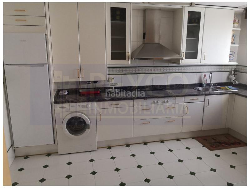 Foto 67060a21-5469-497a-821e-0c2795a2fc9c. Reihenhaus mit parking pool in Haro