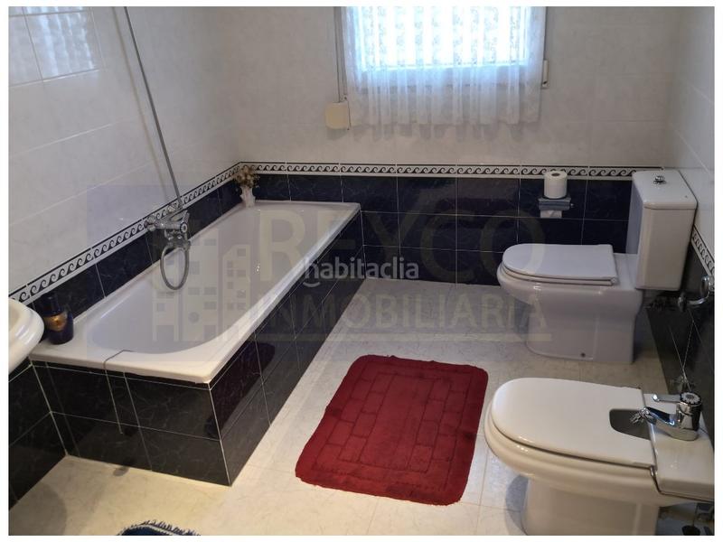 Foto 6a6d6e03-0bb6-48e3-97d2-fd14b2e6b88d. Reihenhaus mit parking pool in Haro