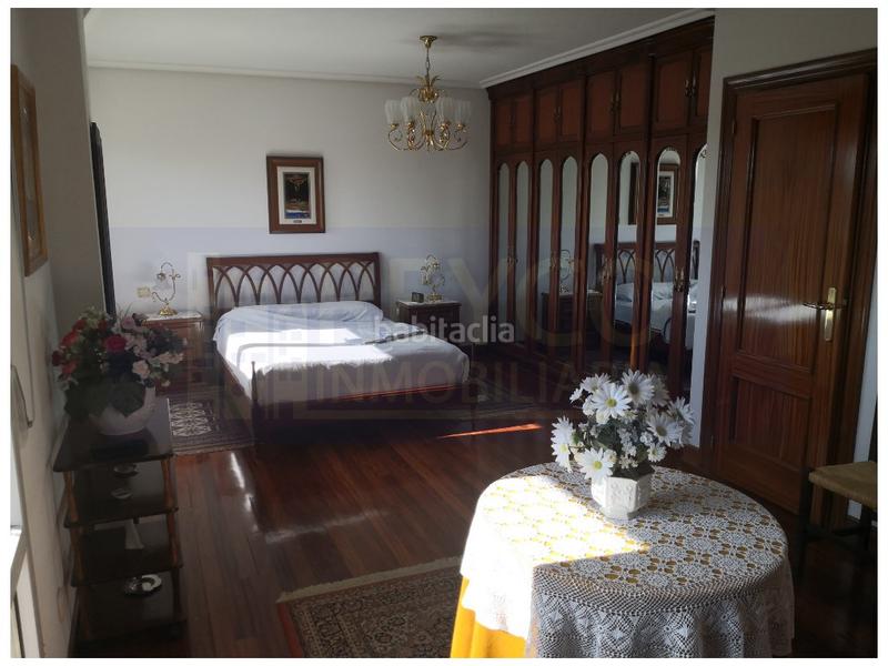 Foto 6c1761da-5aaf-41d7-8f6a-ad85c35ffcaf. Reihenhaus mit parking pool in Haro