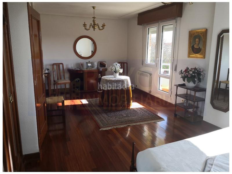 Foto 6eb62032-9659-4ab3-8211-741a72cc8712. Reihenhaus mit parking pool in Haro