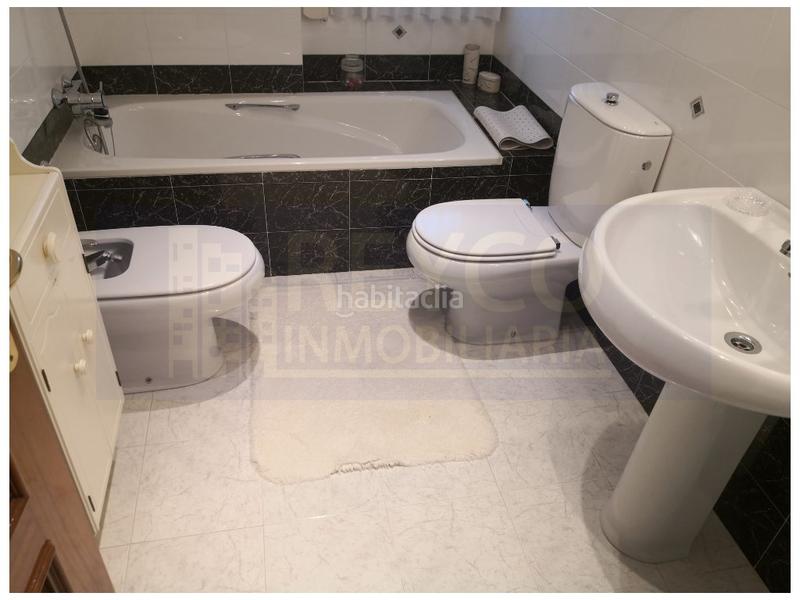 Foto 746c7fc3-7777-44d6-850d-1b72e3db3089. Reihenhaus mit parking pool in Haro