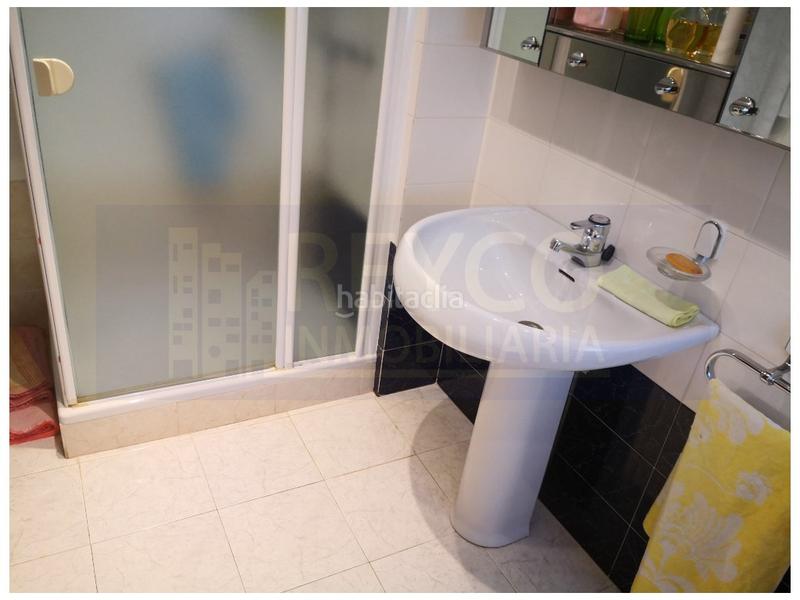 Foto 85238ccb-21e7-4e79-85e9-503f75e94532. Reihenhaus mit parking pool in Haro