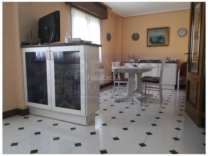 Foto 8560d296-eebb-488e-a242-235c30b99102. Reihenhaus mit parking pool in Haro