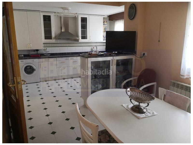 Foto a58ec652-35c3-4eaa-a7aa-df86c0494c15. Reihenhaus mit parking pool in Haro