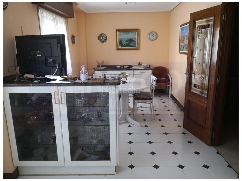 Foto a90f6c11-48d8-448d-b7de-4e8ac023c905. Reihenhaus mit parking pool in Haro