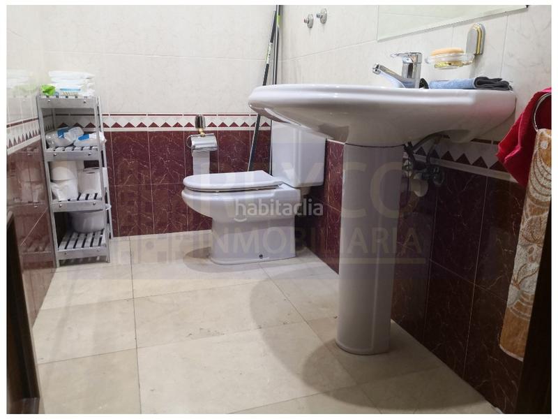 Foto ac32a82d-7115-4960-bbe5-7ca4bc3e8f1f. Reihenhaus mit parking pool in Haro