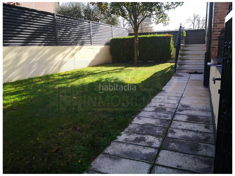 Foto e00400f9-4da6-450d-ab3f-e16189a5321d. Reihenhaus mit parking pool in Haro