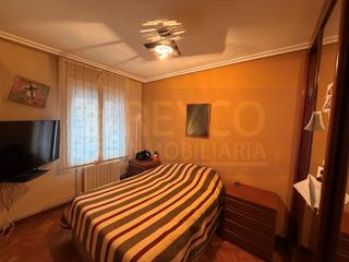 Appartement  N/a. Piso calle huesca al lado parque semillero