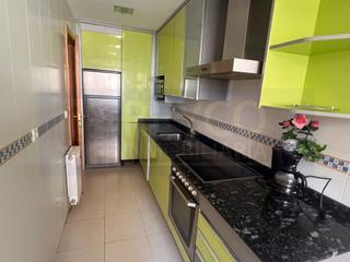 Apartament  Calle linares rivas. Apartamento seminuevo con garaje y trastero.