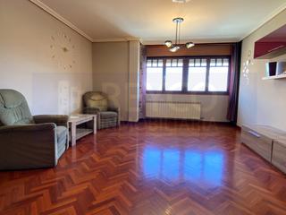 Appartement  N/a. Pisazo en plena zona comercial en haro con garaje y trastero, pa