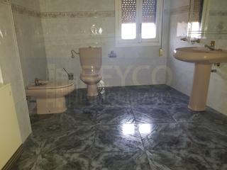 Maison jumelée  N/a. Edificio en plena herradura en haro