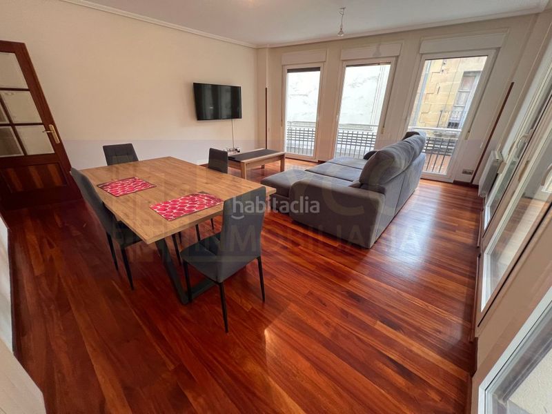 Foto 1907ff14-b6e9-4956-976f-055d1f8648fd. Apartament a Haro