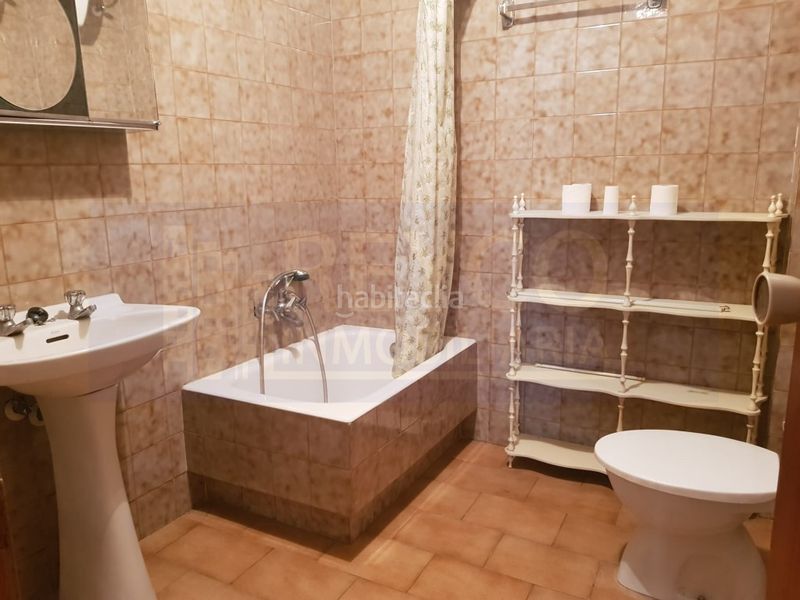 Foto d244b644-a497-416e-b94f-13cc3379fcdb. Casa adossada amb aparcament a Briones