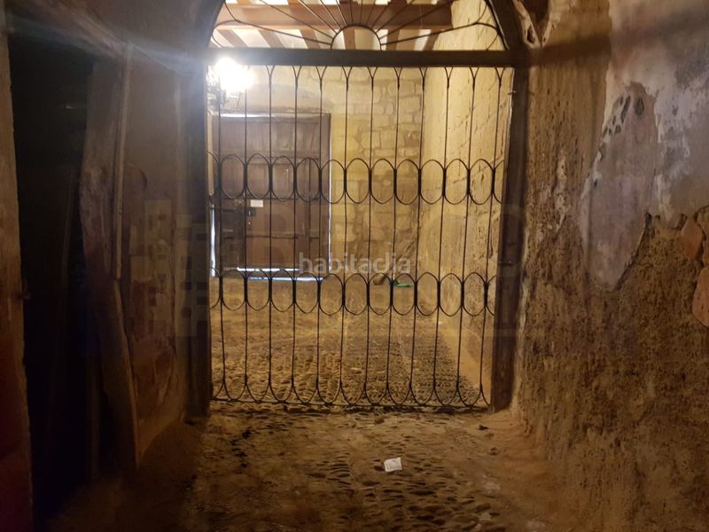 Foto fc530515-a72a-40c2-ad1e-1d62a6751013. Casa adossada amb aparcament a Briones