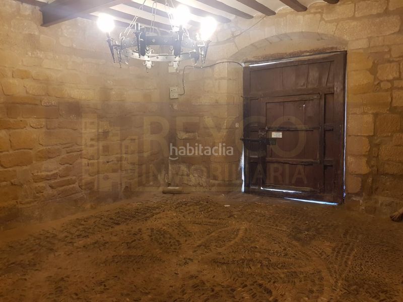Foto ff961072-3878-458a-aa72-643ad34e2732. Casa adossada amb aparcament a Briones