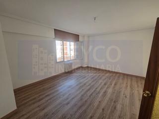 Appartement  N/a. Piso de 4 habitaciones con garaje ytrastero en el centro