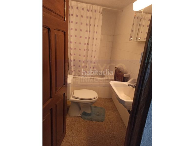 Foto 2e85ba94-02c8-4724-bf17-7208c611586f. Casa amb aparcament a Matute