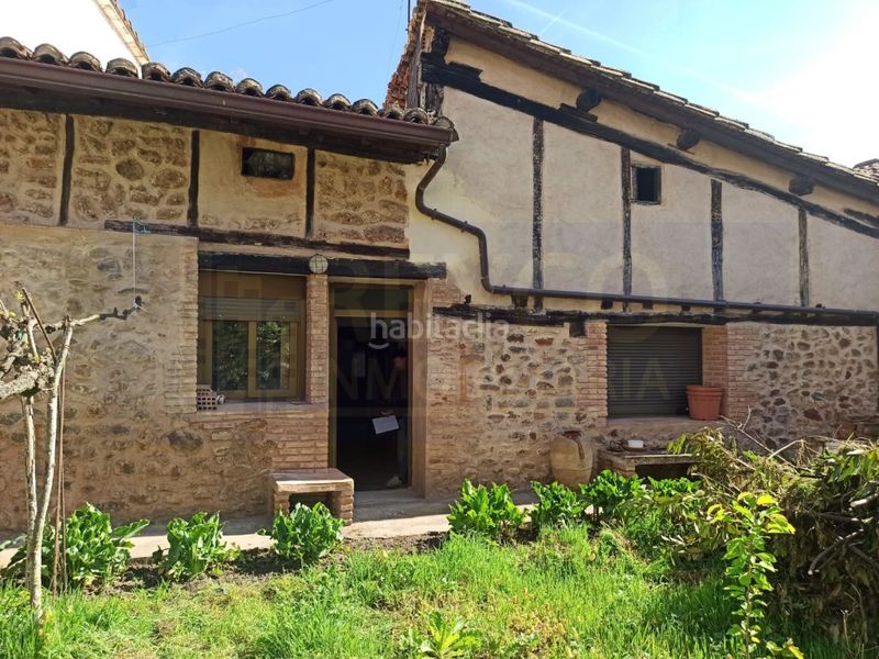 Foto f83f3c2f-6ffa-4c8f-a0bd-cdc18b8f1426. Casa amb aparcament a Matute