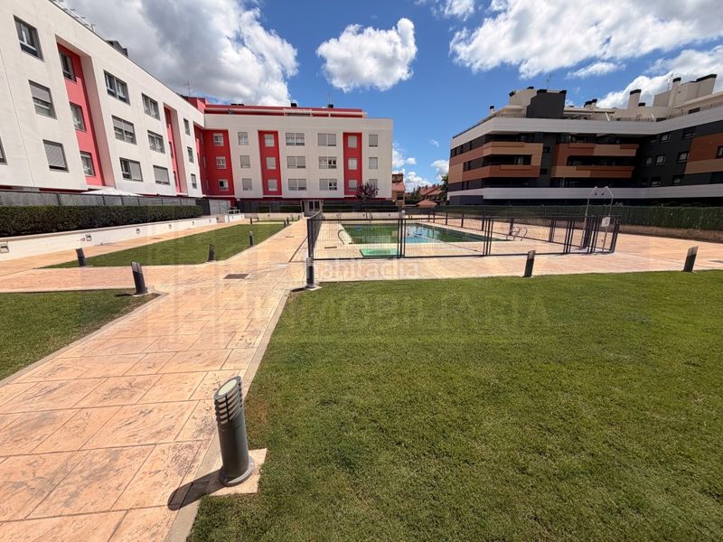 Foto c49ff6d5-bdbc-45ad-b26f-51d414a9c8e8. Pis amb aparcament a Lardero