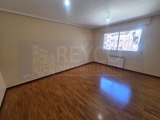 Apartament  Calle tres de abril. Apartamento en venta en lardero