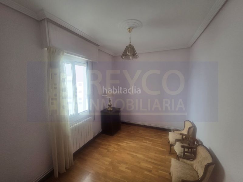Foto 36041b56-c367-41ec-9250-bc0a2e95f404. Pis a Jesuitas Logroño