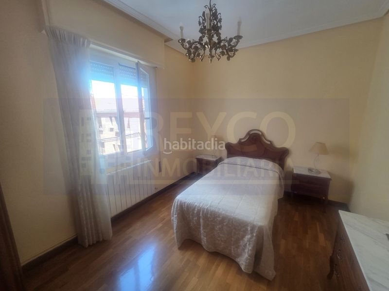 Foto ea648734-93d3-4cda-85b3-da5673b672ff. Pis a Jesuitas Logroño