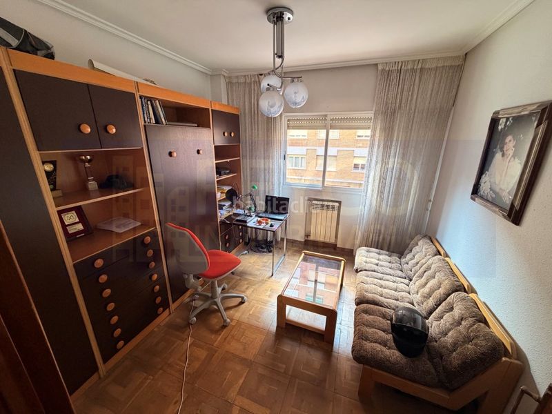 Foto 1d9ee05c-9519-43f9-9414-d3473fa4f9fb. Pis amb aparcament a Residencia Logroño