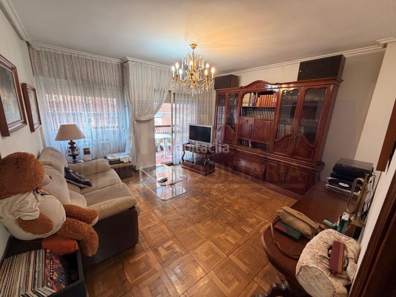 Foto 2b6edcfb-08b2-418d-905e-fd023af13434. Pis amb aparcament a Residencia Logroño
