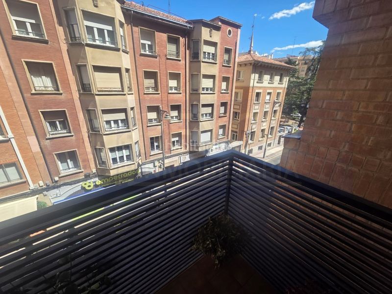 Foto dd5adb1e-beb9-4d77-b707-aa9dd0dfdf69. Pis a Gran Via Logroño