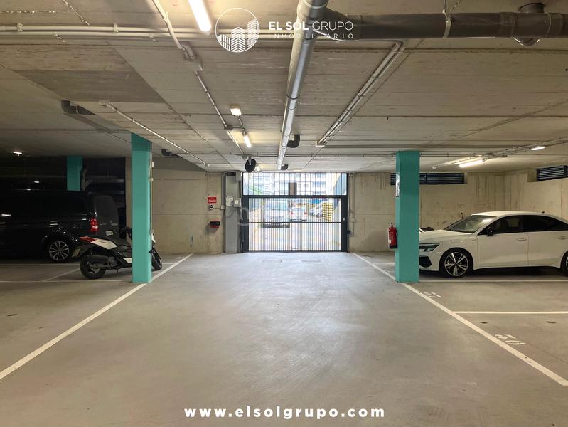 Foto d85ea3ae-6236-41d5-a981-d33a8c9b8c49. Aparcament cotxe a calle josé maría martínez 5 a Gijón