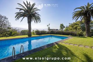 Chalet in Camino de los tejos 34. Estupendo chalet en somio con piscina