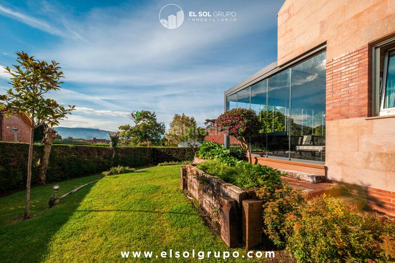 Foto 4724f25c-4249-4eff-af32-d17911070e29. Casa en camino nogales 4 chalet en somio impecable en Gijón