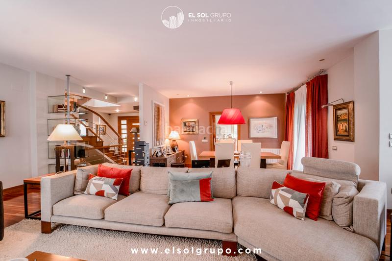 Foto 5c7591d2-5bb5-4242-8749-a9a17321953d. Casa en camino nogales 4 chalet en somio impecable en Gijón