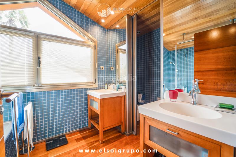Foto c076b626-b0a9-4a72-864b-112c2727b418. Casa en camino nogales 4 chalet en somio impecable en Gijón
