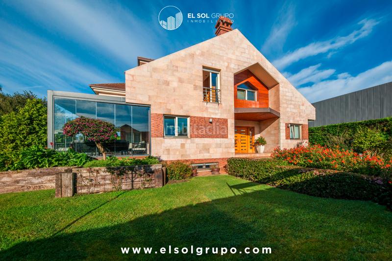 Foto d1b4402b-eff0-47e8-a209-a864496f10b1. Casa en camino nogales 4 chalet en somio impecable en Gijón