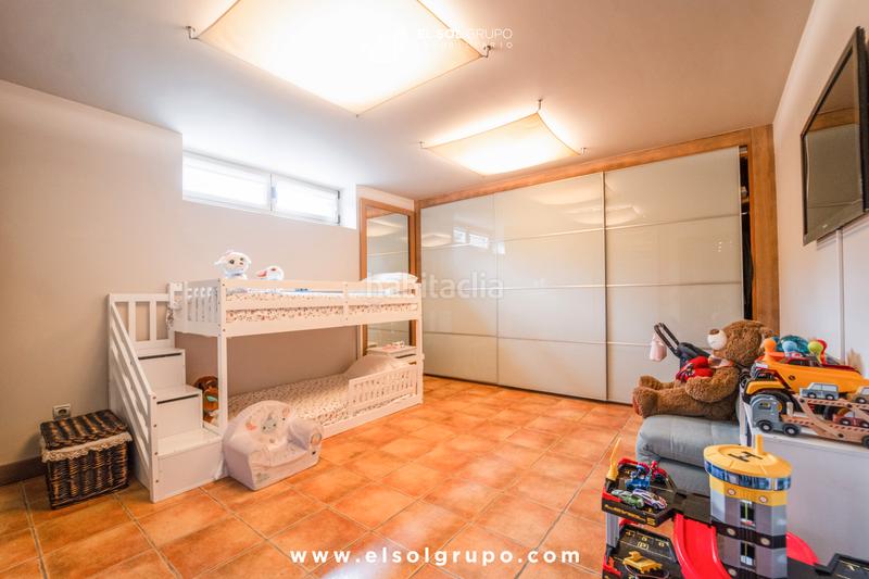 Foto f7d98388-af04-4616-8795-02b0ce9d1d42. Casa en camino nogales 4 chalet en somio impecable en Gijón