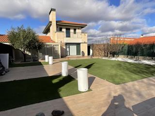 Casa aparellada a Urbanizacion campo de golf cirueña 49. Espectacular chalet en el campo de golf de cirueña. (la rioja).