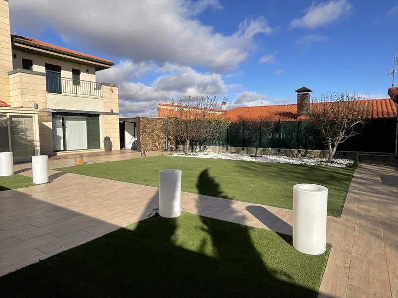 Foto 1d7ccfd7-e440-479b-aec4-aaba8d0265b2. Casa pareada en urbanizacion campo de golf Cirueña 49 espectacular chalet en el campo de golf . (la rioja). dispone de jardin privado asi como piscinas y zonas verdes . en Cirueña