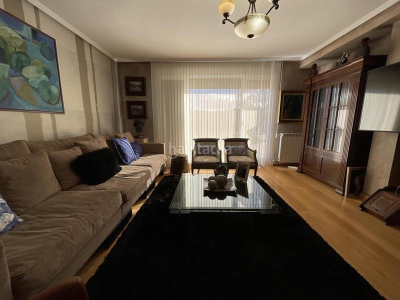Foto 1e46a419-95ac-4509-91d4-3ee2be299e70. Casa pareada en urbanizacion campo de golf Cirueña 49 espectacular chalet en el campo de golf . (la rioja). dispone de jardin privado asi como piscinas y zonas verdes . en Cirueña