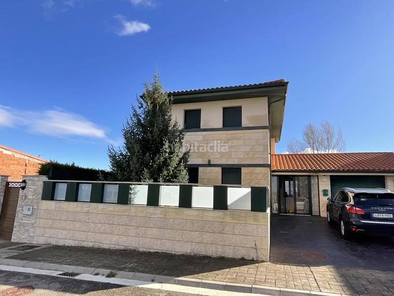 Foto 21998e25-de41-4741-94d7-2286f0afafc8. Casa pareada en urbanizacion campo de golf Cirueña 49 espectacular chalet en el campo de golf . (la rioja). dispone de jardin privado asi como piscinas y zonas verdes . en Cirueña