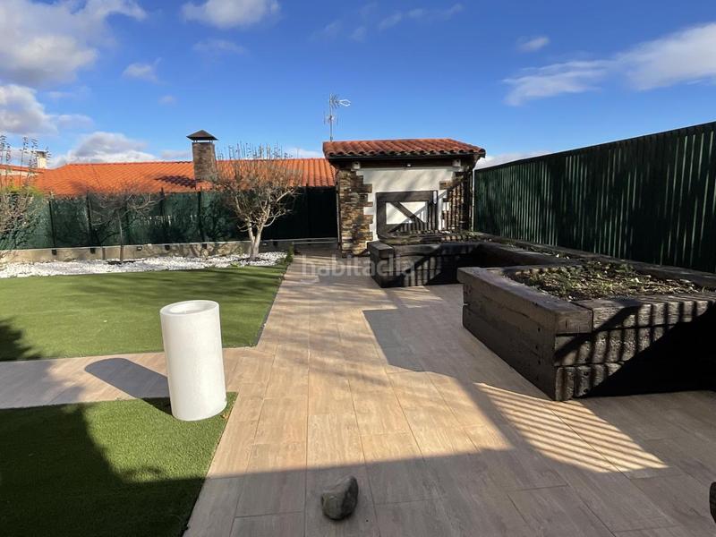 Foto 3d8ea0bb-1829-40f2-90d6-73498e52cabf. Casa pareada en urbanizacion campo de golf Cirueña 49 espectacular chalet en el campo de golf . (la rioja). dispone de jardin privado asi como piscinas y zonas verdes . en Cirueña