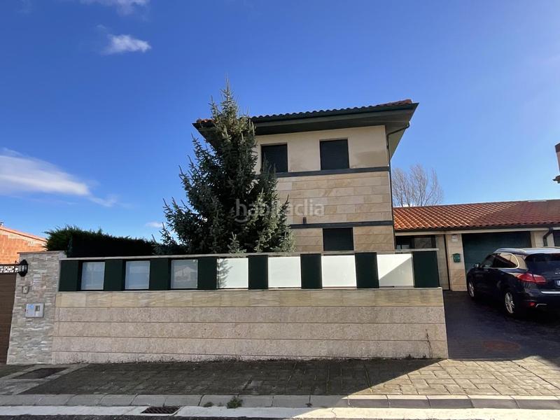 Foto 5a942d7a-33ee-49d3-8b8d-76b3ff36d829. Casa pareada en urbanizacion campo de golf Cirueña 49 espectacular chalet en el campo de golf . (la rioja). dispone de jardin privado asi como piscinas y zonas verdes . en Cirueña