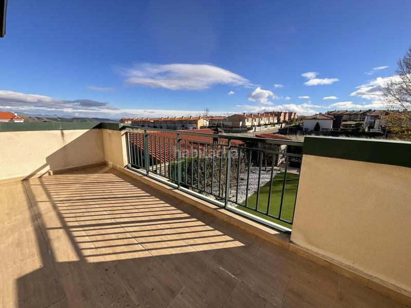 Foto 5e92cc0a-0e3d-49d1-b987-71601c1c5f6e. Casa pareada en urbanizacion campo de golf Cirueña 49 espectacular chalet en el campo de golf . (la rioja). dispone de jardin privado asi como piscinas y zonas verdes . en Cirueña