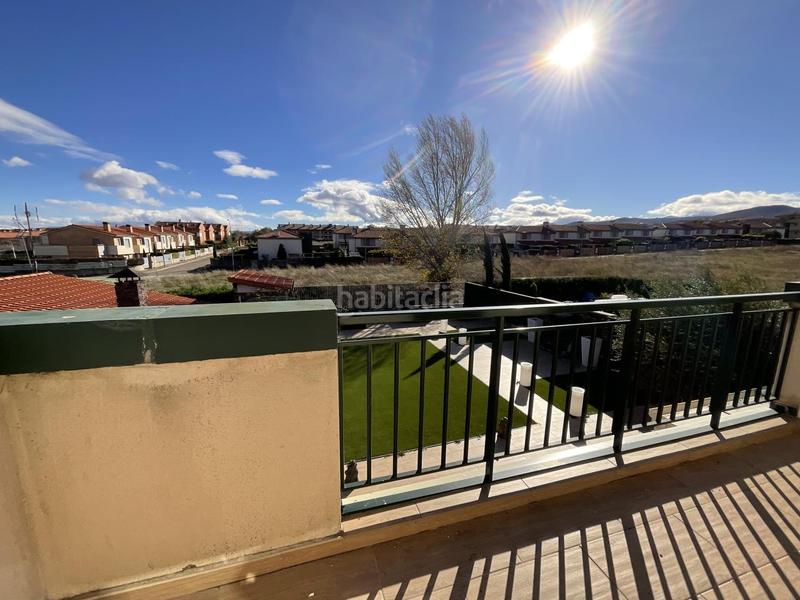 Foto 9640faed-52f5-4930-825d-b65fa8f8f903. Casa pareada en urbanizacion campo de golf Cirueña 49 espectacular chalet en el campo de golf . (la rioja). dispone de jardin privado asi como piscinas y zonas verdes . en Cirueña